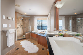 CUSTOM GORGEOUS HOME WITH PANORAMIC VIEW -- 2291 Orchard Ln, West Vancouver